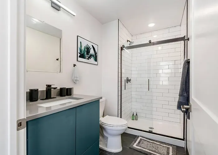 Apartment Oasis With Pool Table! Stylish Stay, Pets Allowed! *