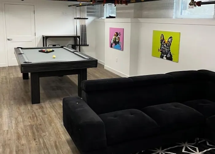 Apartment Oasis With Pool Table! Stylish Stay, Pets Allowed! Columbus
