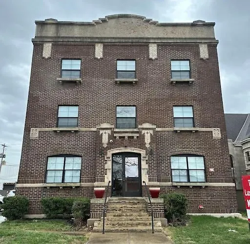 Oasis With Pool Table! Stylish Stay, Pets Allowed! Apartment Columbus