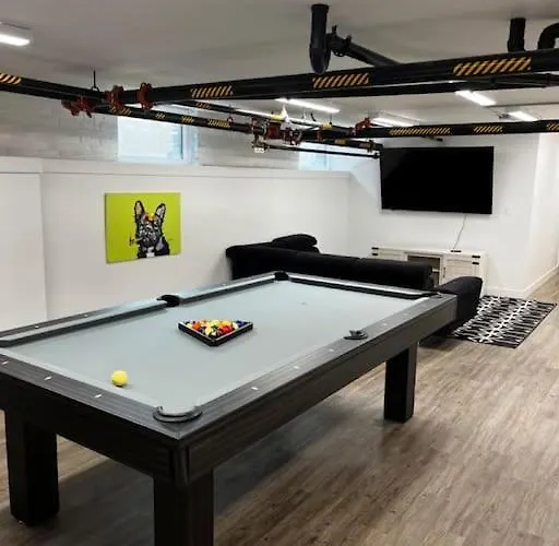 Oasis With Pool Table! Stylish Stay, Pets Allowed!